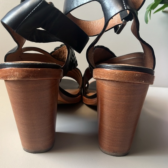 Frye Sara Sandal Heel - Picture 9 of 16